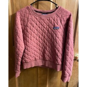 Women’s patagonia quilt pullover.